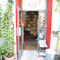 Buchhandlung Phil - Eingang von außen