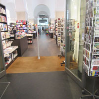 Buchhandlung Walther König - Eingang von außen